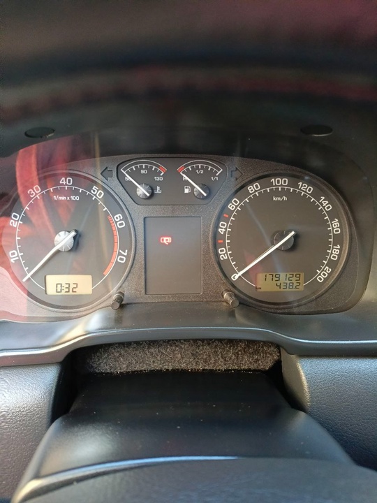 Продам машину Skoda Octavia Tour (5)