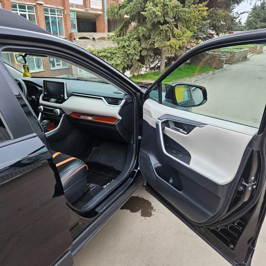 Продам Toyota RAV 4 Adventure (6)