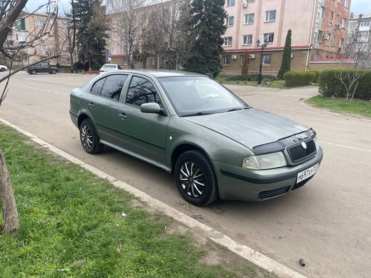 Продам Шкода Октавия ТУР 1.6/8 (1)