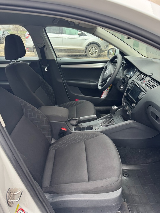 Продам Шкода Октавия
2019г. выпуск
Автомат
1.6 бензин
Цена (6)