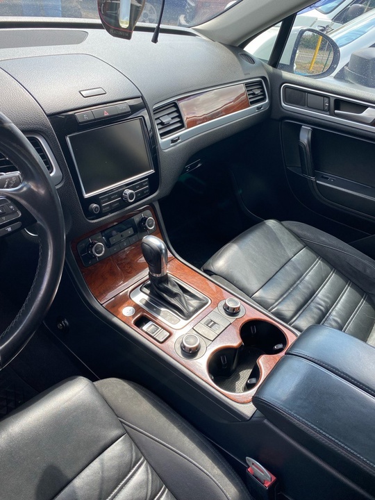 Продам Volkswagen Touareg 2012год
3 л (4)