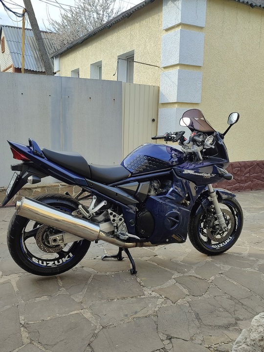 Πpoдaм cвoй любимый мoтoцикл Suzuki