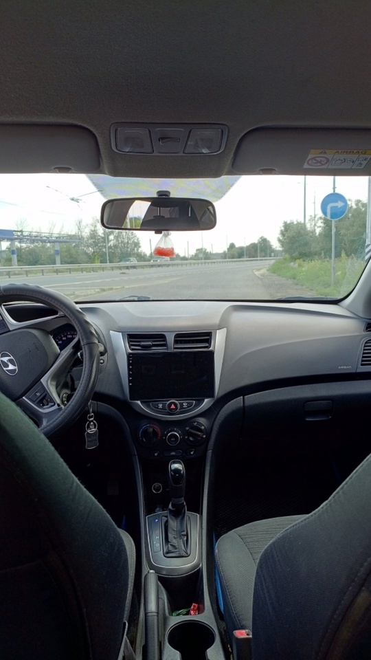 Продам Hyundai Solaris 2016 год,пробег (2)