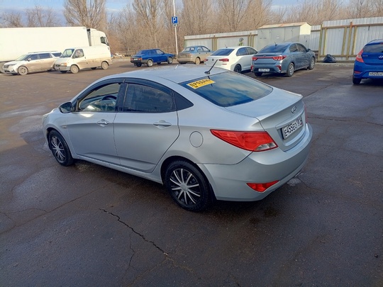 Продам Hyundai Solaris 2016 год,пробег (3)