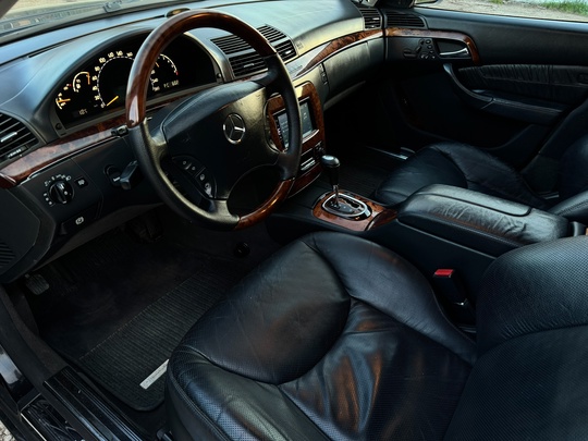 Луганск 
Продам Mercedes W220
По машине (7)