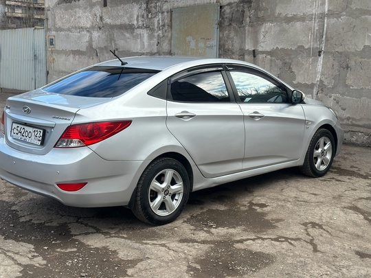 Продам Hyundai Solaris 
Год выпуска (2)