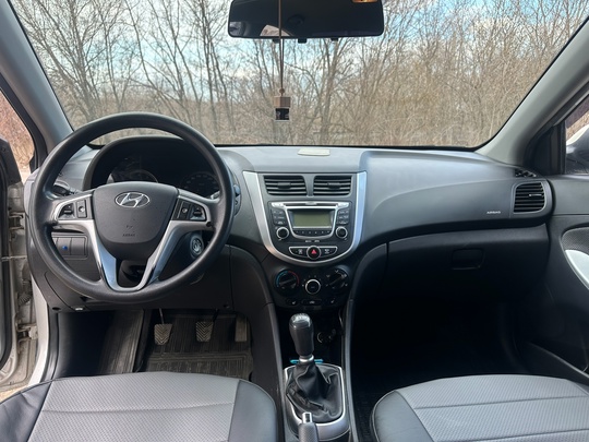 Продам Hyundai Solaris 
Год выпуска (7)