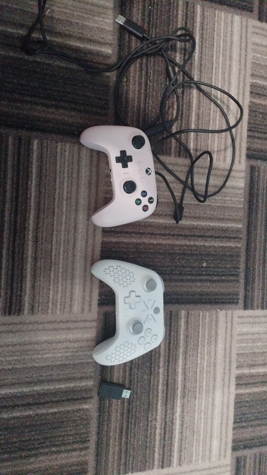 Xbox series s
512гб
Работает отлично, не (1)