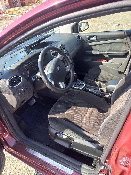 Продам Ford Focus 1.6 автомат
двигатель (4)