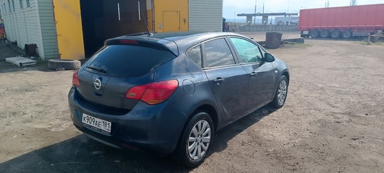 Продам. Opel Astra j 2011 (1)