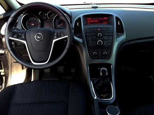 Продам. Opel Astra j 2011 (4)