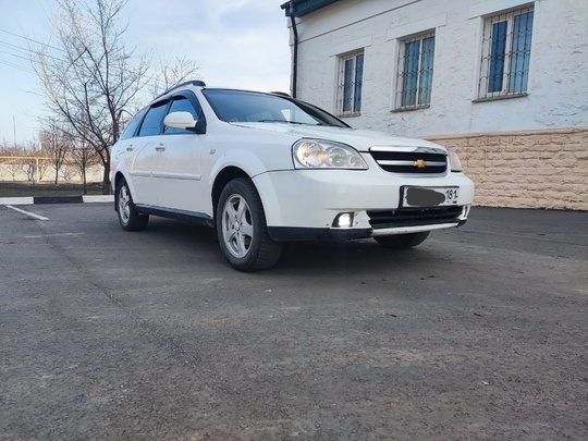 Chevrolet Lacetti универсал 
Год - (2)