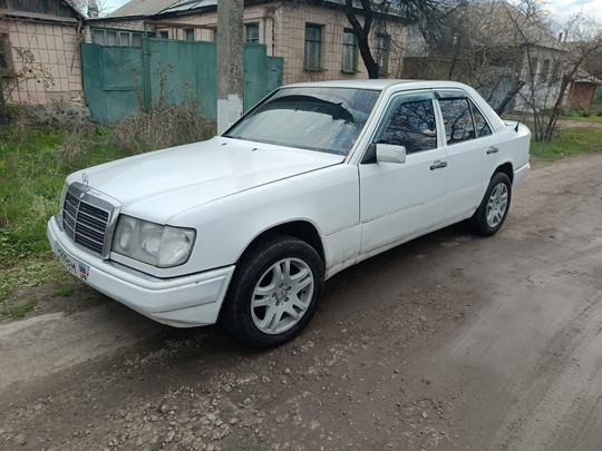 Продам 124 мерс дизель 2.5 (1)