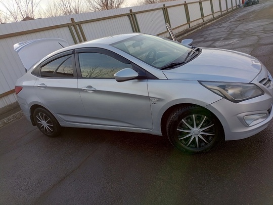 Продам Hyundai Solaris 2016 год, (2)