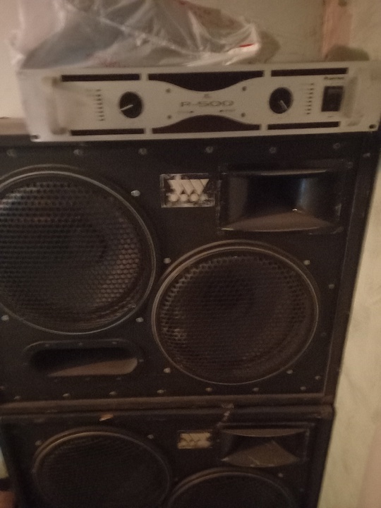 Продам колонки с усилителем 100w
Цена (1)