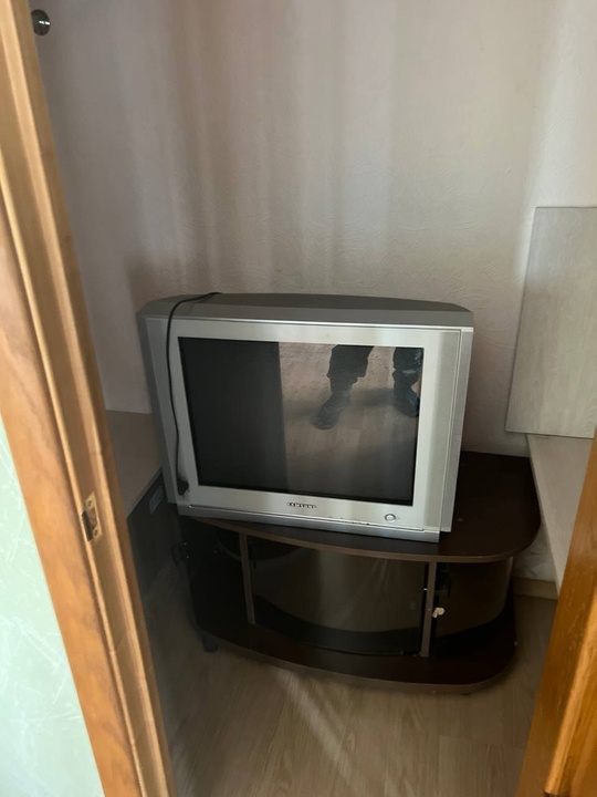 Продам диван, компьютерный стол и (2)
