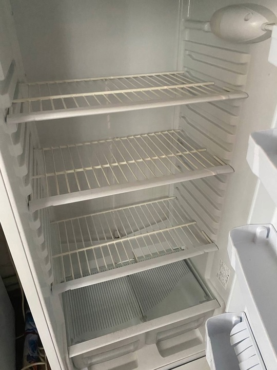 Продам холодильник Indesit в хорошем (2)