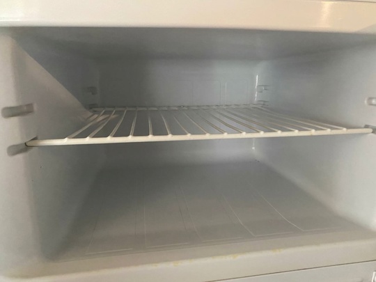 Продам холодильник Indesit в хорошем (3)