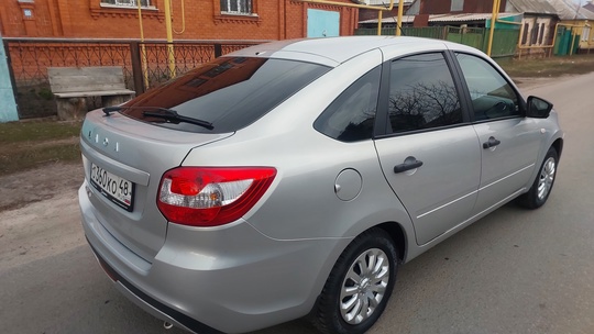 Продам лада гранта люкбэк год (1)