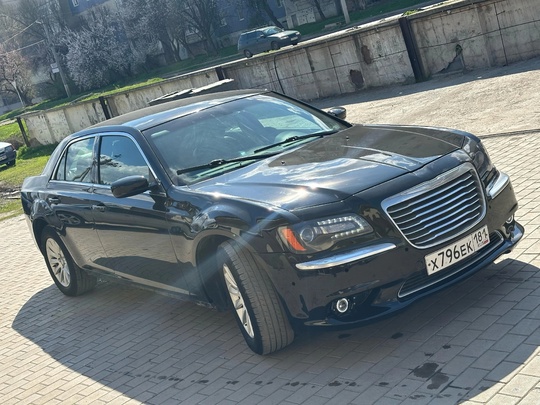 Chrysler Serie 300 С
2014 год
3.6 (2)