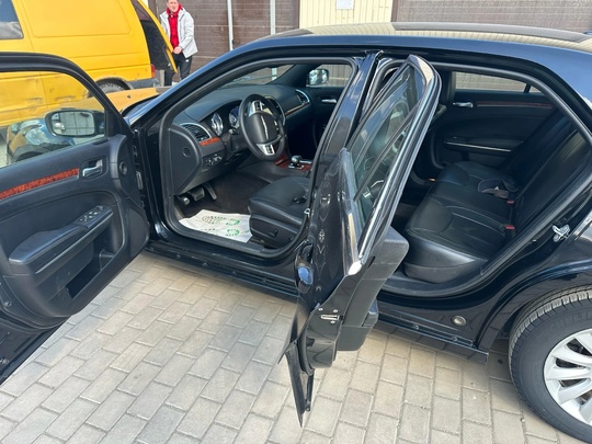 Chrysler Serie 300 С
2014 год
3.6 (7)