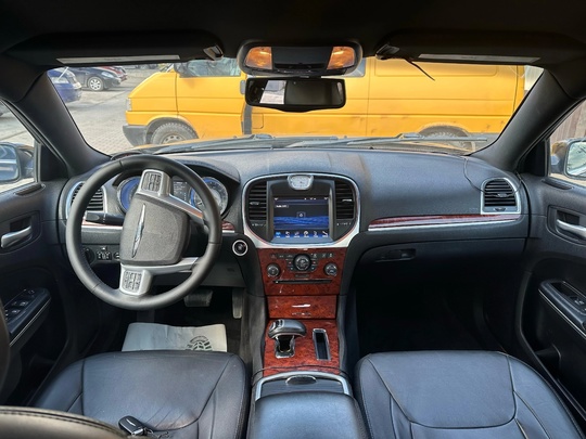 Chrysler Serie 300 С
2014 год
3.6 (8)
