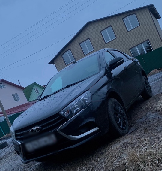 Продам: черную Lada Vesta седан