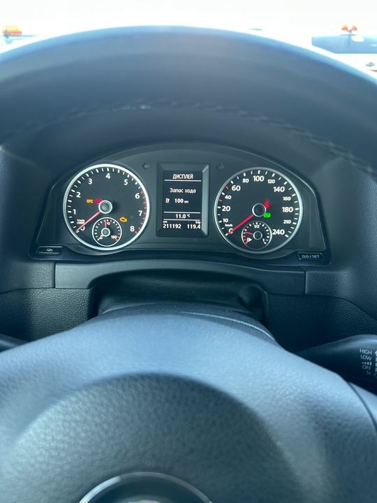 Volkswagen Tiguan 2011г рест 2.0л (8)
