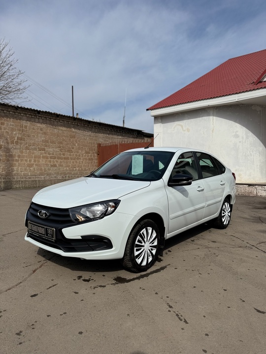 LADA Granta лифтбек 2023 г.в. (2)