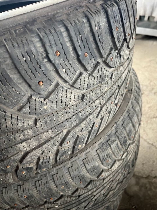 Продам 4 колеса Nokian R17
Хорошее (1)