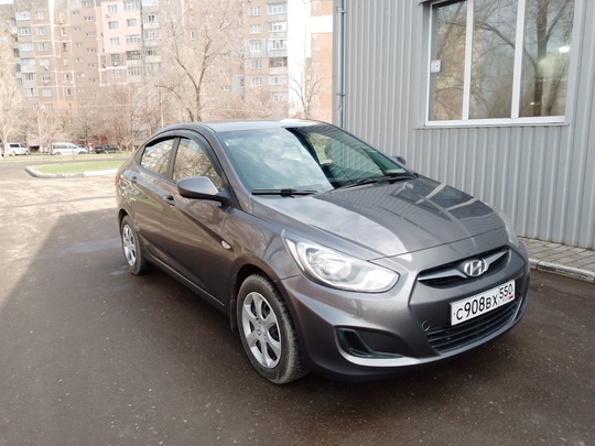 - Hyundai Solaris 2013г 1.6МТ (1)