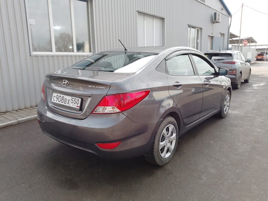 - Hyundai Solaris 2013г 1.6МТ (3)