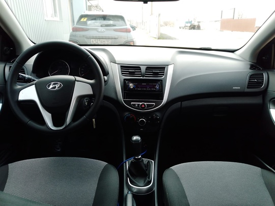 - Hyundai Solaris 2013г 1.6МТ (7)