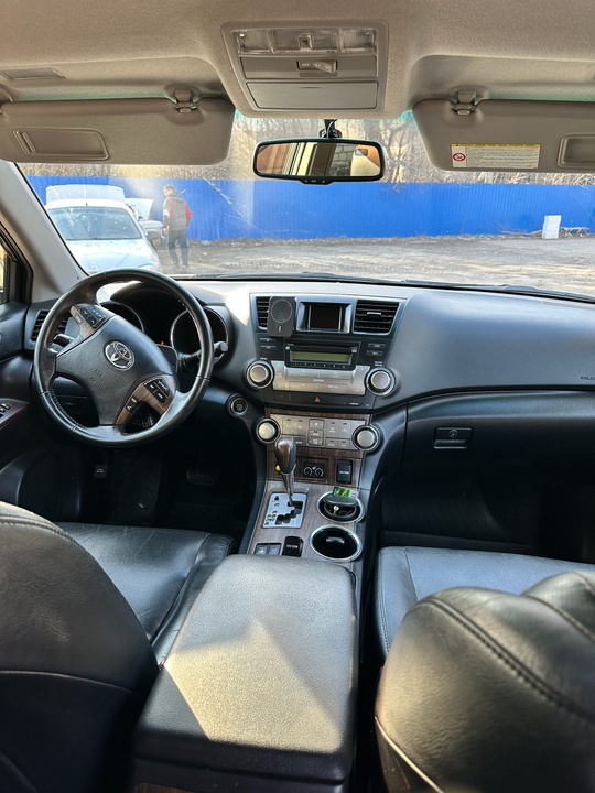 Toyota Highlander
2011 год выпуска
3,5 бензин
96000 (4)