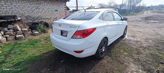 Продаю автомобиль Hyundai Solaris 2012 (3)