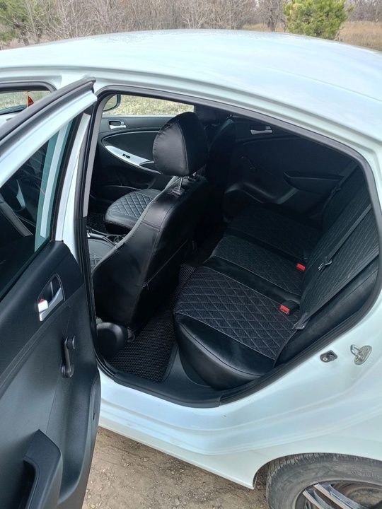 Продаю автомобиль Hyundai Solaris 2012 (6)