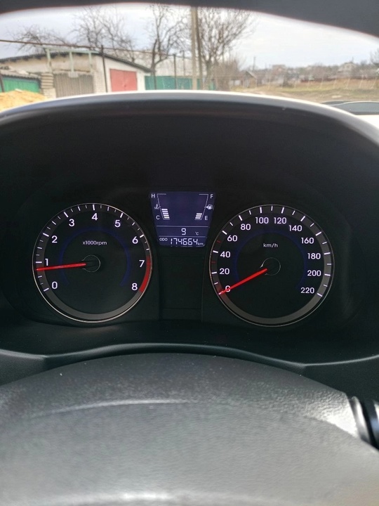 Продаю автомобиль Hyundai Solaris 2012 (7)