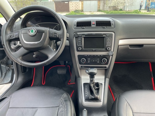 Skoda Octavia 1.8 AT, 2012, 230 000 км
 (1)