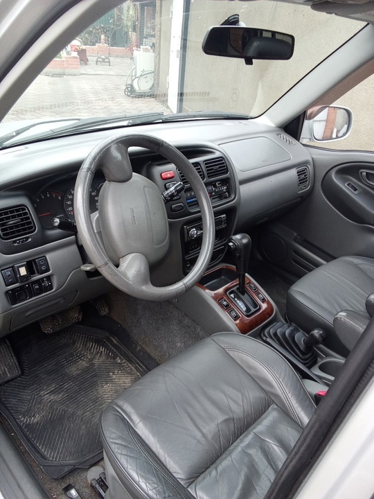 Suzuki Grand Vitara 2,7 
2002 (3)