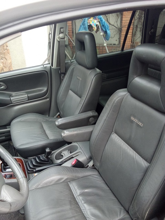 Suzuki Grand Vitara 2,7 
2002 (4)