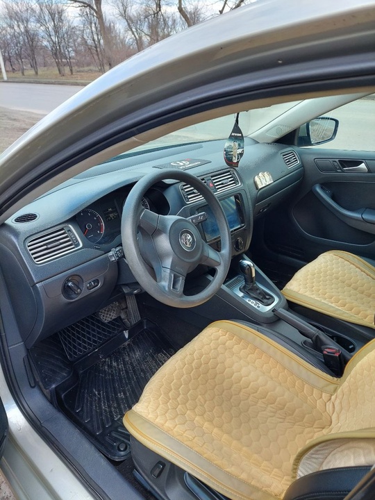 Volkswagen Jetta 2014 год, 1,8 (5)