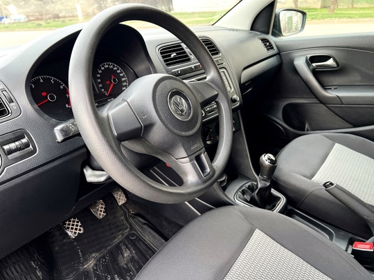 Продам Volkswagen Polo декабрь 2014 (6)