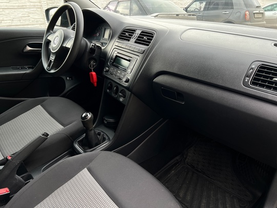 Продам Volkswagen Polo декабрь 2014 (7)
