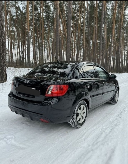 Kia Rio 2010 год.
бензин,170 тыс.км. (3)
