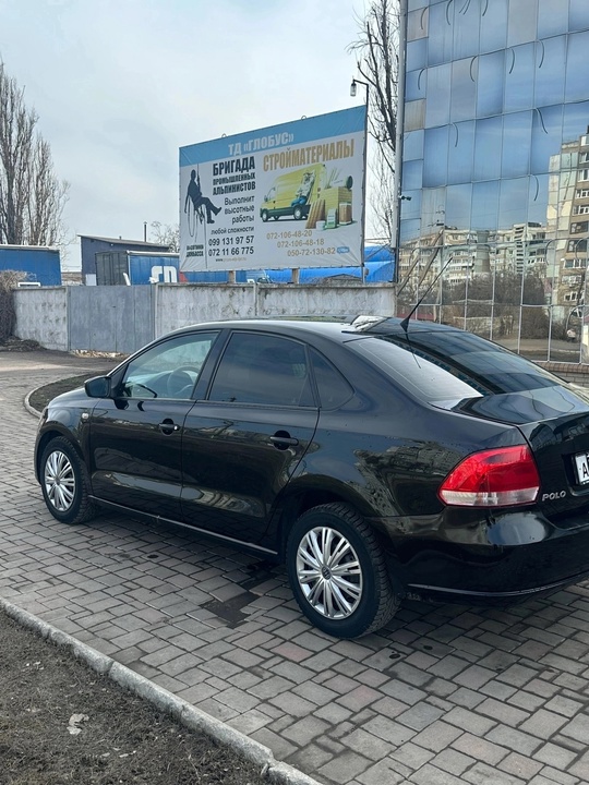 Продам личный автомобиль Volkswagen Polo (1)