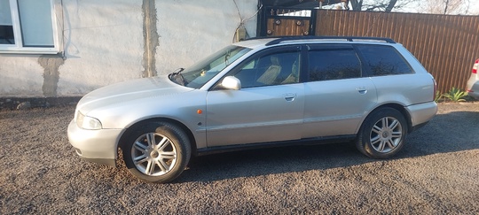 Продам ! AUDI A4 универсал (2)