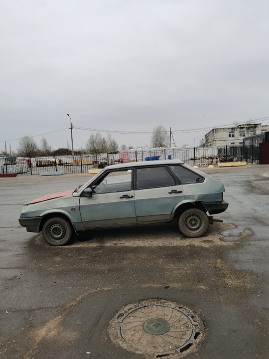 Продам Ваз 2109
Внешность не очень, (1)