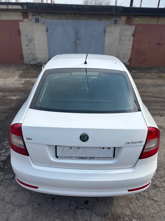 Продам Skoda Octavia 1.6 MТ (3)