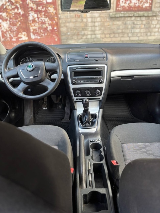 Продам Skoda Octavia 1.6 MТ (4)