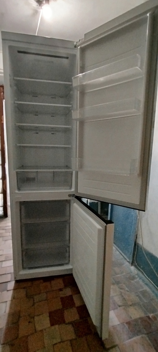 Продам холодильник LG инверторный 10000